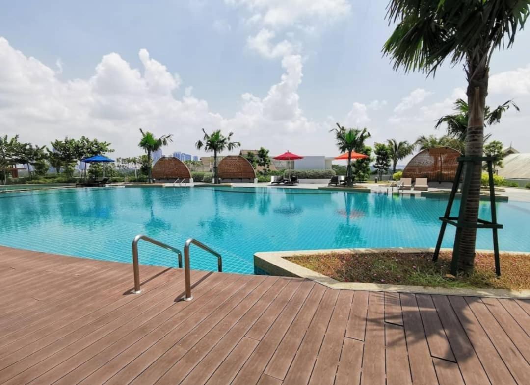 Almas Suites Poolview Netflix 100Mbps Bystay Nusajaya  Luaran gambar