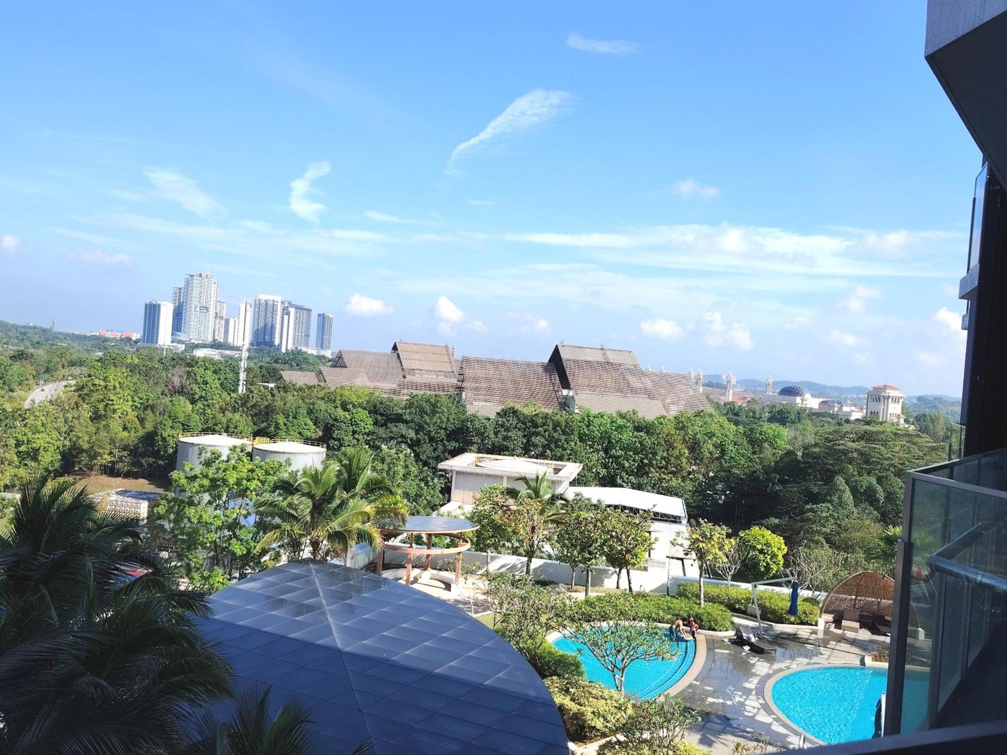 Almas Suites Poolview Netflix 100Mbps Bystay Nusajaya  Luaran gambar